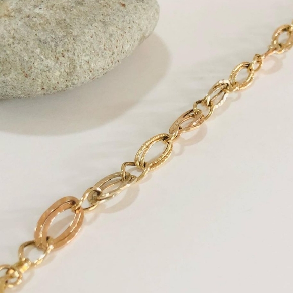 ❌SOLD❌ 18k Gold Tri-Colored Bracelet - Picture 2 of 3